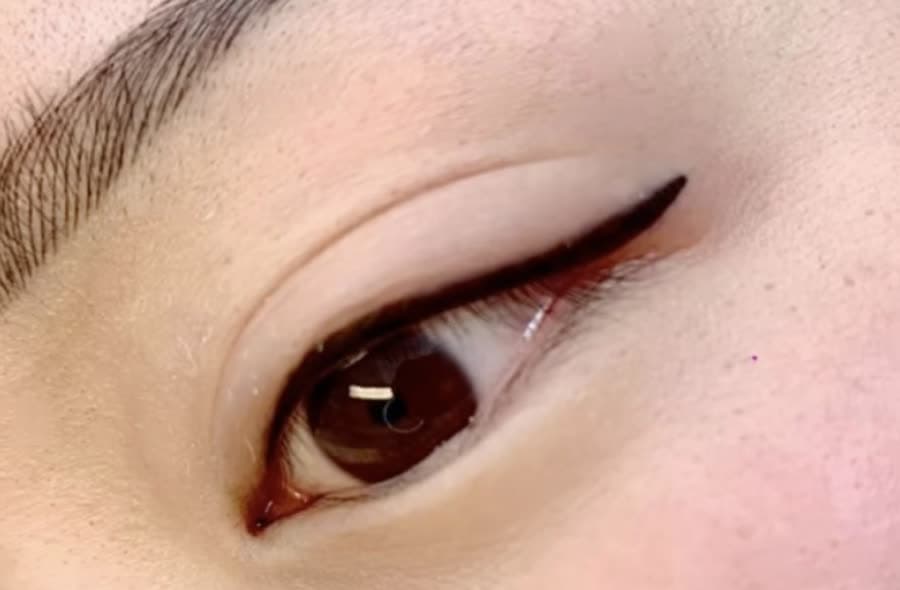 Crisp Winged Eyeliner – Newcastle Studio Freshly completed winged eyeliner tattoo from Mana Semipermanent, our PHI Brows-certified studio in Jesmond, Newcastle.